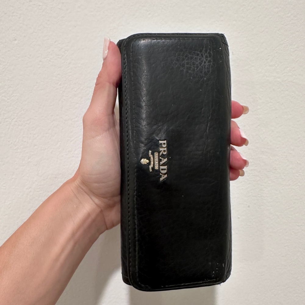 Prada wallet black